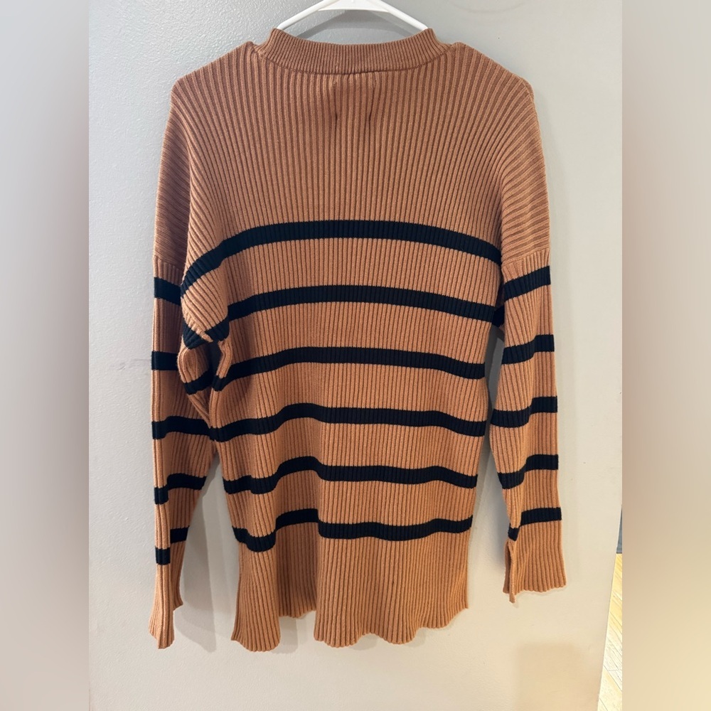 Abercrombie & Fitch Tan and Black Striped Sweater - Picture 4 of 4